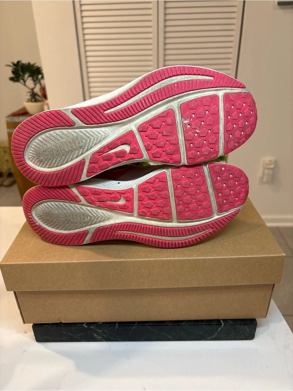 Nike Star Running Pink Womens running shoes size 7Y